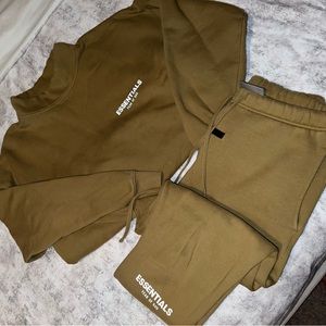 Essential sweatsuit - men’s top: Small bottoms: medium